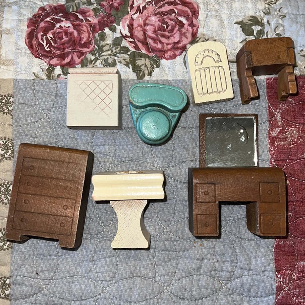 Strombecker solid wood dollhouse furniture dresser vanity table toilet